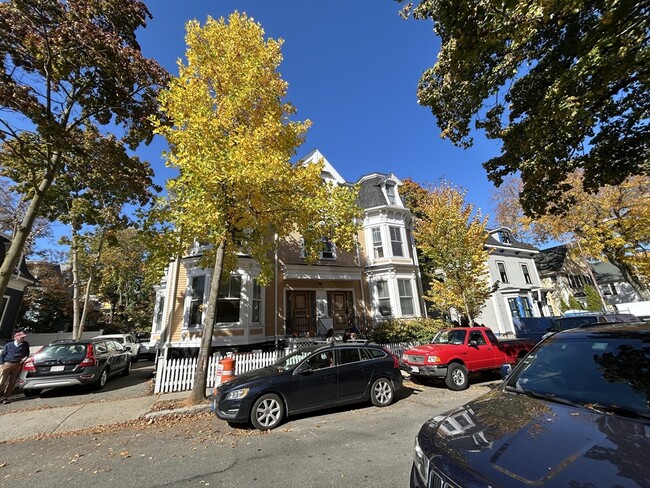 65 Inman St, Unit #B1 in Cambridge, MA - Building Photo - Building Photo