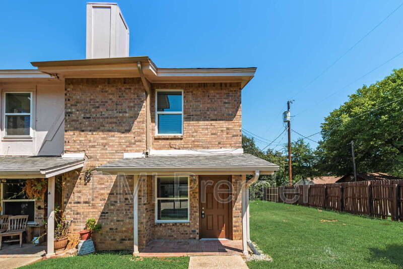 105 Wildwood Ct in Grapevine, TX - Building Photo