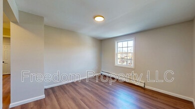 12 Liberty St in Southington, CT - Foto de edificio - Building Photo