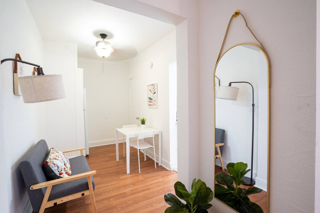 444 Ponce de Leon in Coral Gables, FL - Building Photo