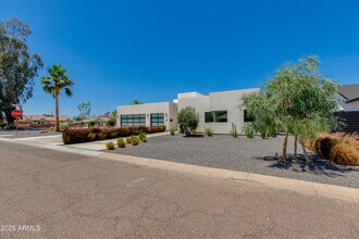 4002 E Avalon Dr in Phoenix, AZ - Building Photo - Building Photo