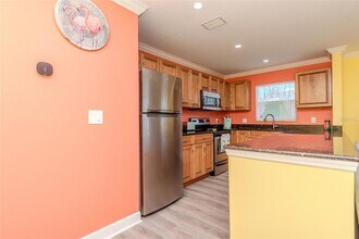 5605 Shore Blvd S, Unit B in Gulfport, FL - Building Photo - Building Photo