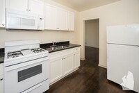 5742 N Winthrop Ave, Unit 214 in Chicago, IL - Building Photo - Building Photo