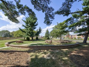 Village Square in Bensalem, PA - Foto de edificio - Building Photo