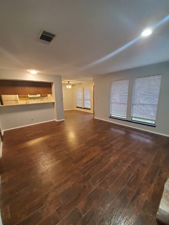 1305 Camp Craft Rd in West Lake Hills, TX - Building Photo