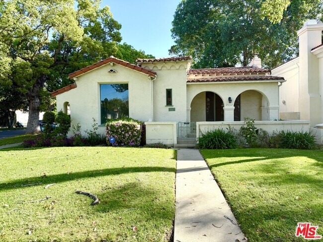 2002 Kelton Ave in Los Angeles, CA - Building Photo - Building Photo