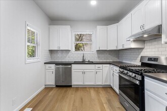 2026 San Antonio Ave in Alameda, CA - Foto de edificio - Building Photo