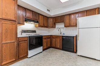 15606 Traverser Ct in Woodbridge, VA - Foto de edificio - Building Photo