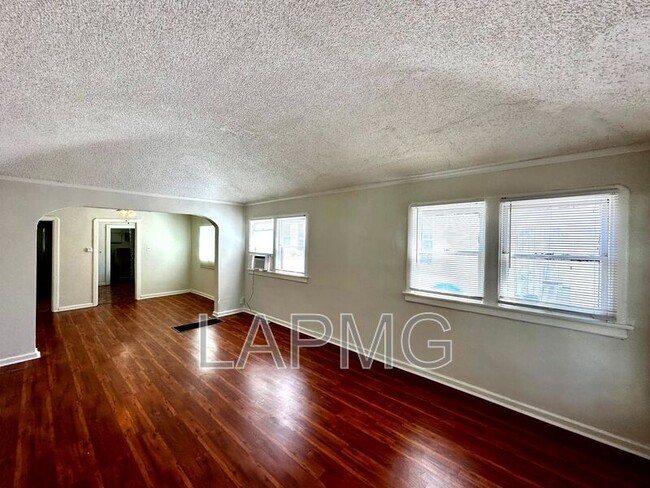 612-614 N Poinsettia Pl in Los Angeles, CA - Building Photo - Building Photo