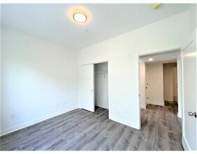 302 Broadway-Unit -13 in Everett, MA - Building Photo - Building Photo