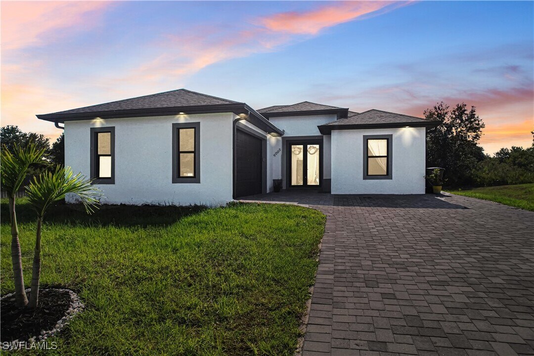 6005 Beth Ave N in Lehigh Acres, FL - Building Photo