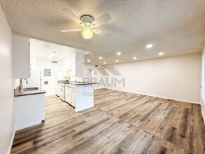 6039 Whitsett Ave, Unit 205 in Los Angeles, CA - Building Photo - Building Photo