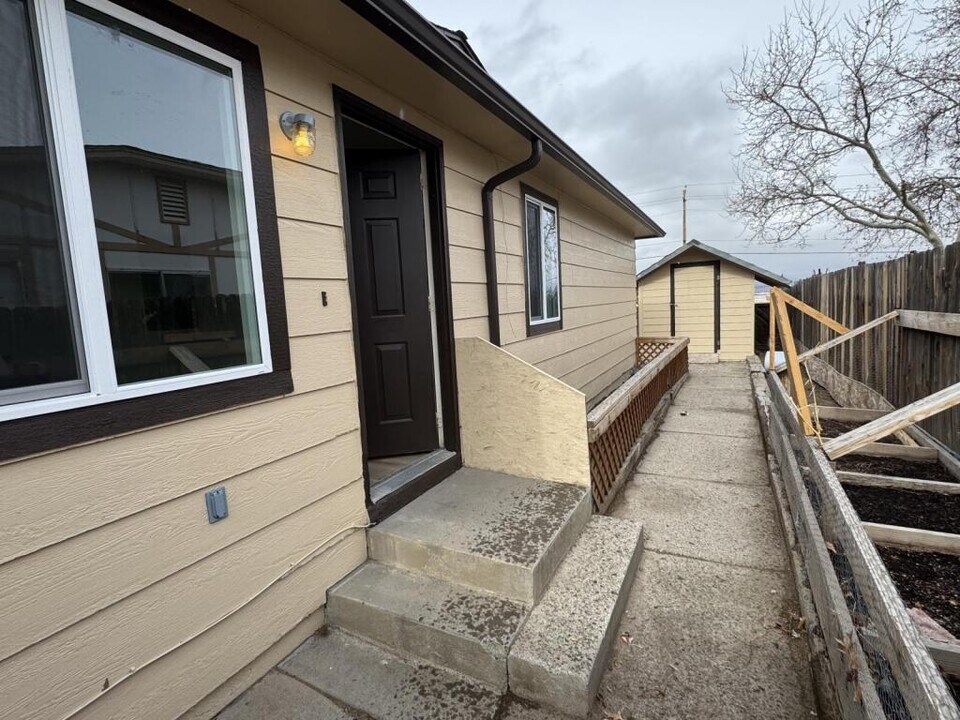 6825 Lotus St in Reno, NV - Building Photo