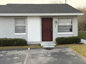 19 Lake Villa Way in Kissimmee, FL - Building Photo