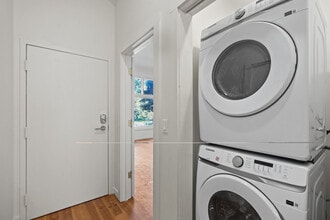 124 Lyon St, Unit 126 in San Francisco, CA - Building Photo - Building Photo