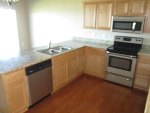 230 Cherry Bark Ln in Medford, OR - Building Photo - Building Photo