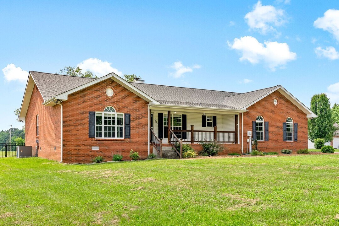 1347 Dudley Rd in Clarksville, TN - Building Photo