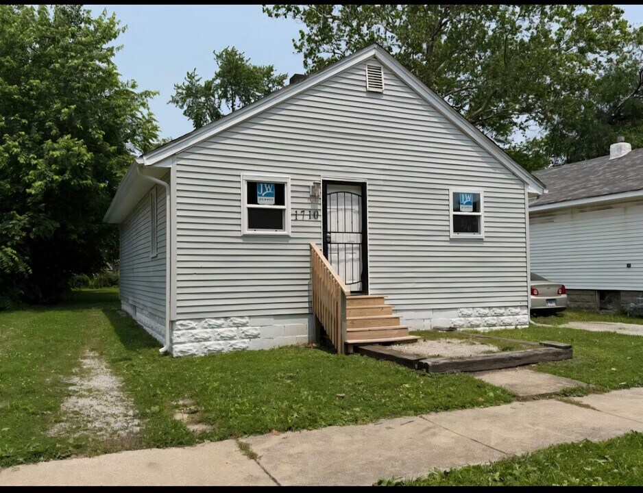 1710 E Hickory St in Decatur, IL - Building Photo