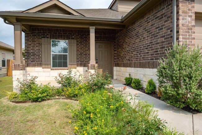 221 James Adkins Dr in Kyle, TX - Building Photo - Building Photo