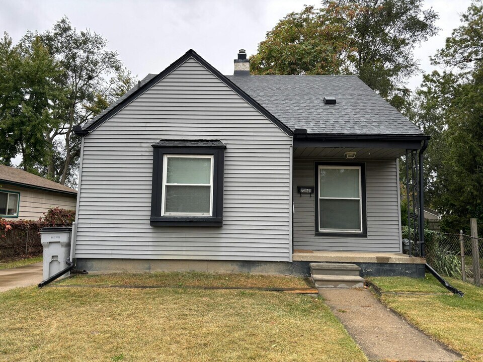 23045 Harding Ave in Hazel Park, MI - Foto de edificio