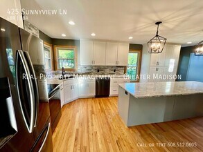 425 Sunnyview Ln in Marshall, WI - Building Photo - Building Photo