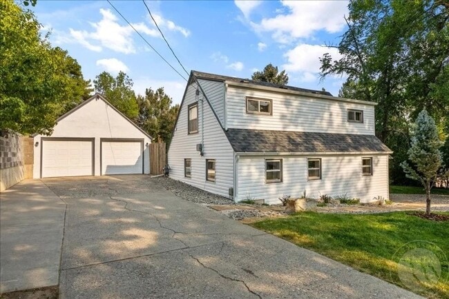 property at 2925 Nye Ln