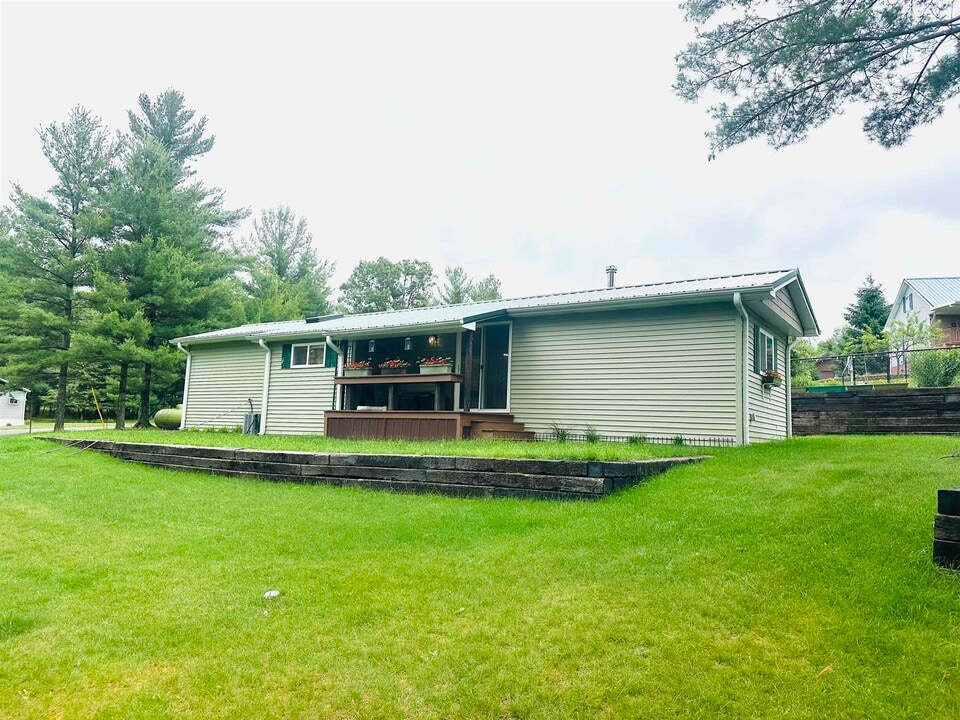 2054 Wisconsin St in Friendship, WI - Building Photo