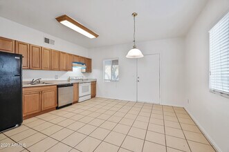 5327 E Taylor St in Phoenix, AZ - Building Photo - Building Photo