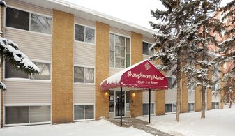 Shaughnessy Manor in Edmonton, AB - Building Photo