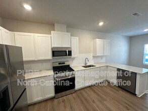 1835 Autumn Mist Dr in Winston-Salem, NC - Building Photo - Building Photo