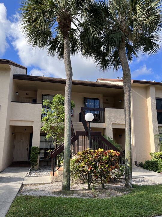 2339 SW 15th St, Unit Unit16 in Deerfield Beach, FL - Foto de edificio