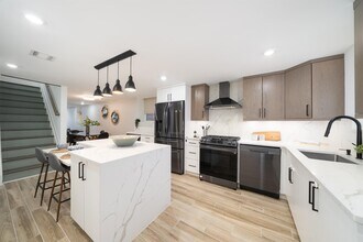 201 Zabriskie St in Jersey City, NJ - Building Photo - Building Photo