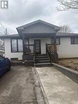 43 McIntyre Crescent in Halton Hills, ON - Building Photo