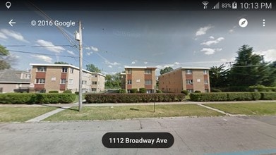 1111 Broadway Ave in North Chicago, IL - Foto de edificio - Building Photo