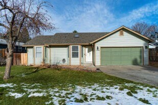 1154 NE Ulysses Dr in Bend, OR - Building Photo