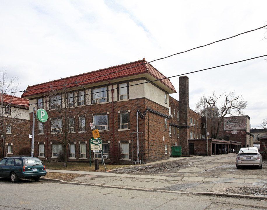 Sherwood Avenue in Toronto, ON - Building Photo