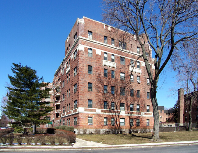 Shore Road Plaza in New Rochelle, NY - Building Photo - Building Photo