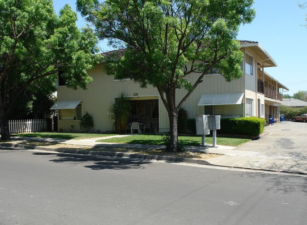 210 Rushmore Ln in Los Gatos, CA - Foto de edificio
