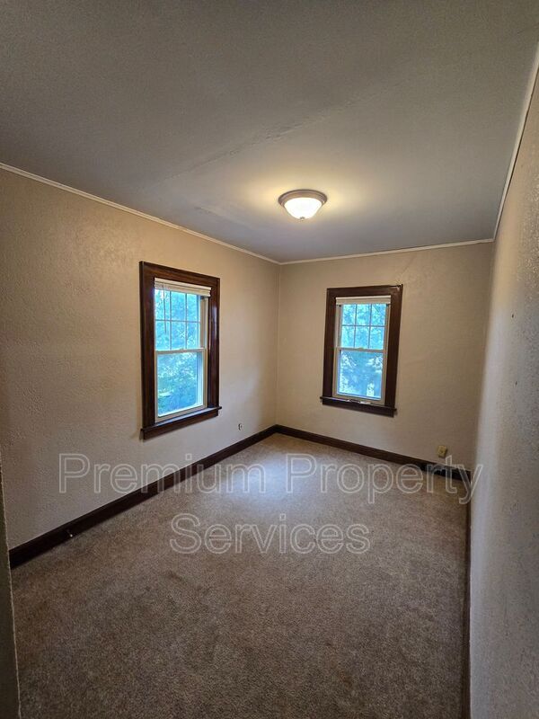 2321 Broadway in Rockford, IL - Building Photo - Building Photo
