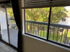 2117 Carnegie Ln, Unit 3 in Redondo Beach, CA - Building Photo - Building Photo