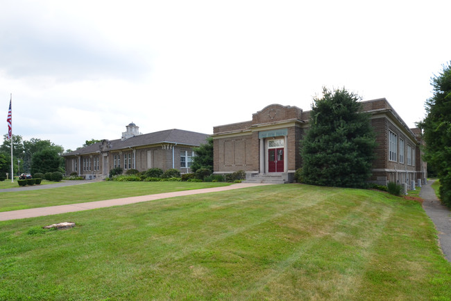 John Fitch Court Apartments in Windsor, CT - Building Photo - Building Photo