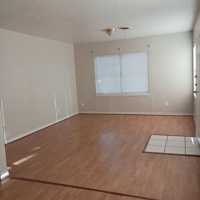 4304 S Polk St in Amarillo, TX - Foto de edificio - Building Photo