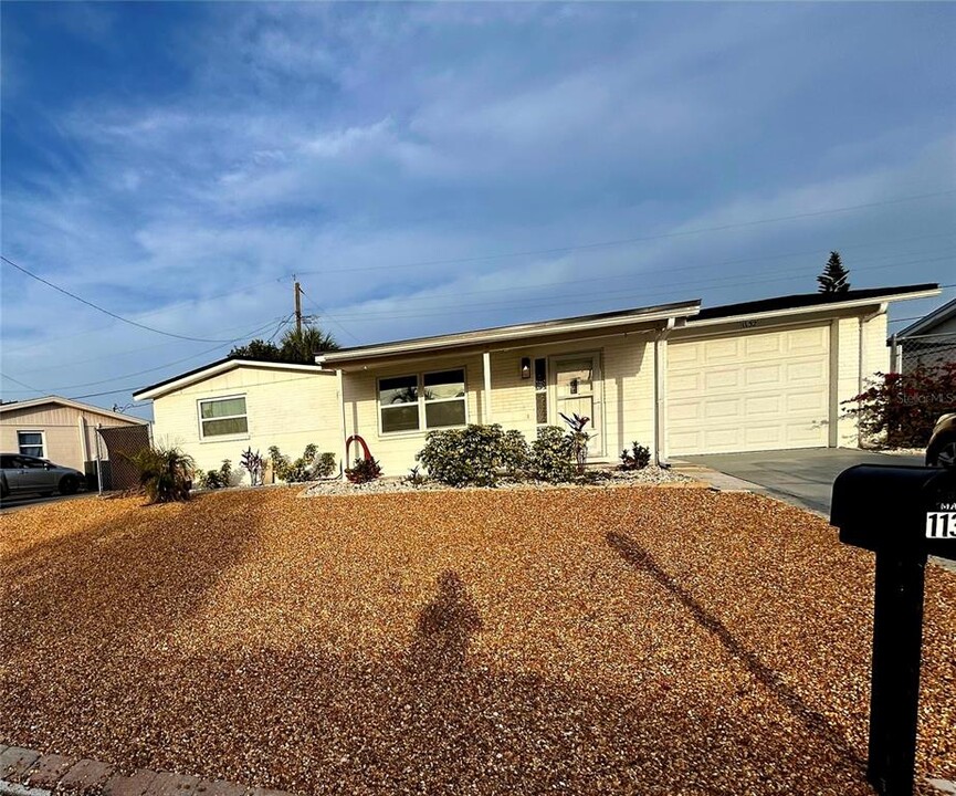 1132 Clairborne St in Holiday, FL - Building Photo