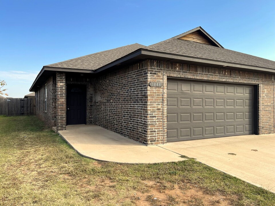 1848 Cypress Ln in El Reno, OK - Building Photo