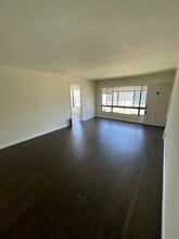 208-212 Pinehurst Way in South San Francisco, CA - Building Photo - Building Photo