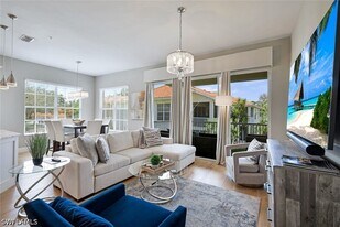 898 Egrets Run in Naples, FL - Building Photo