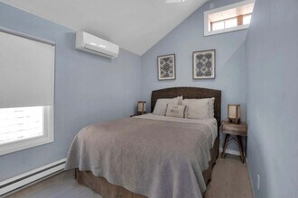 4 Oak St in Wading River, NY - Foto de edificio - Building Photo