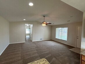 7800 Yankee Woods Dr in Lincoln, NE - Building Photo - Building Photo