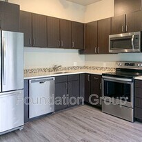 2400 E Boston St in Seattle, WA - Building Photo