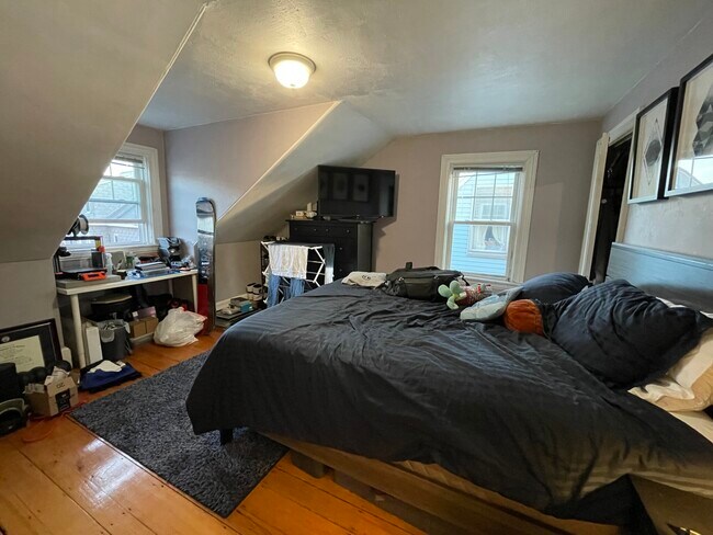 65 Willow Ave, Unit 2 in Somerville, MA - Foto de edificio - Building Photo